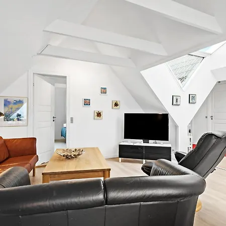 Apartment 2 Bedroom Gorgeous In